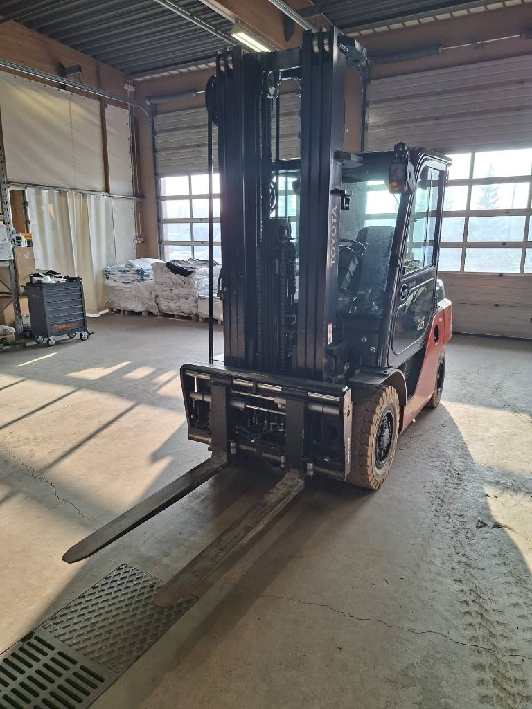 Toyota 40-8FD35N nostaa 4000 kg VAIN 796H AJETTU - Image 3