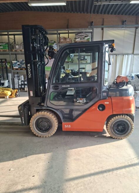 Myydään Toyota 40-8FD35N nostaa 4000 kg VAIN 796H AJETTU