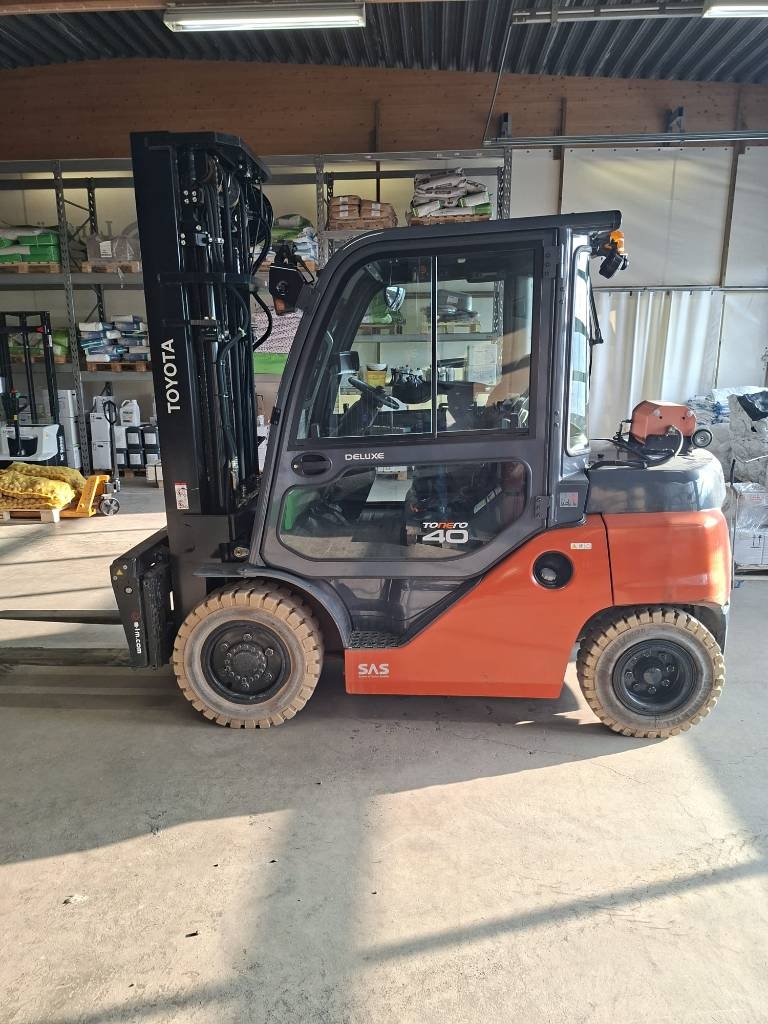 Myydään Toyota 40-8FD35N nostaa 4000 kg VAIN 796H AJETTU