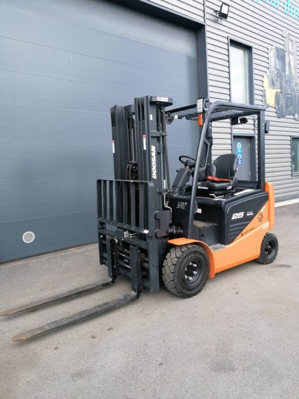 Myydään Doosan B 25 NS