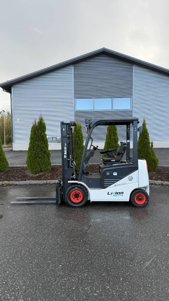 Myydään Bobcat B25NS Li-ion Sähkötrukki (varattu)