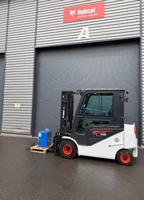 Myydään Bobcat B35NS trukki