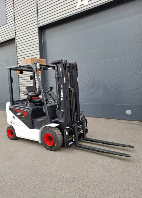 Myydään Bobcat B25NS