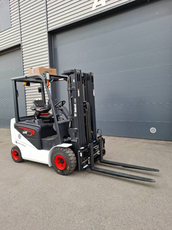 Myydään Bobcat B25NS