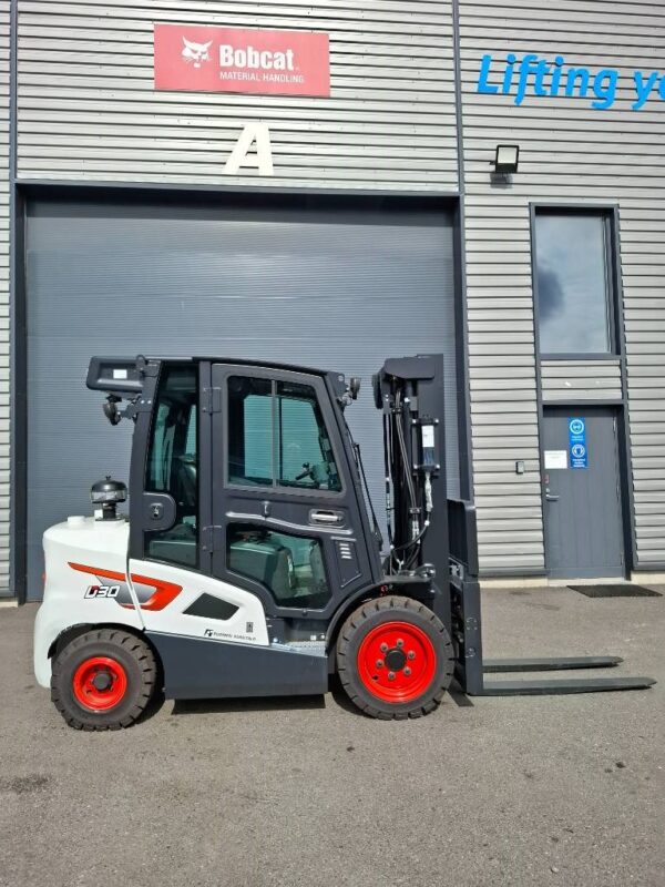 Bobcat D30S-9 Dieseltrukki - Image 2
