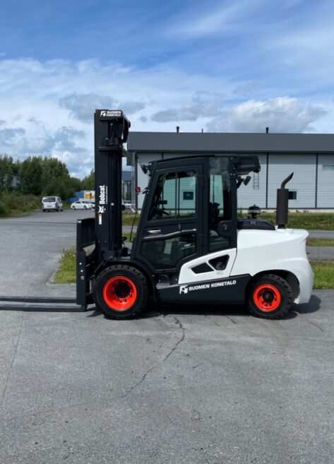 Myydään Bobcat D55C-9 (Esillä Kokkolan Kevätpäivillä)