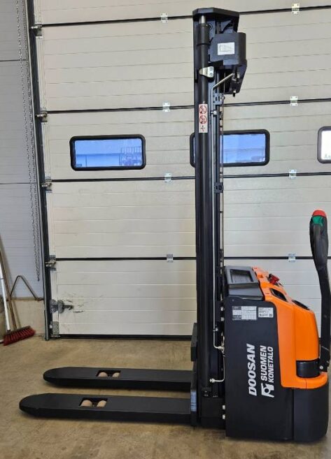 Myydään Doosan BSL16N Pinontavaunu