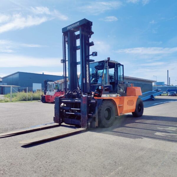 Doosan D160S -7 Vastapainotrukki - Image 6