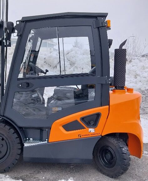 Myydään Doosan D25S-9