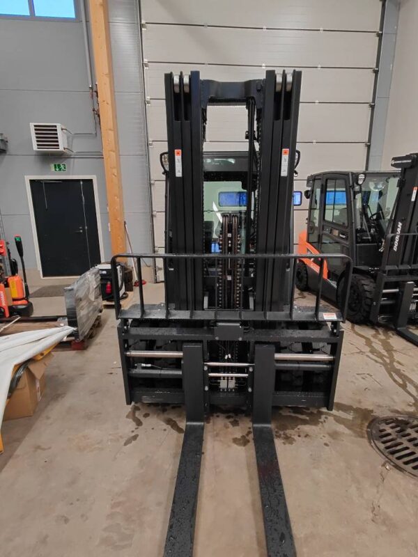 Doosan D35C-9 Dieselvastapainotrukki - Image 3