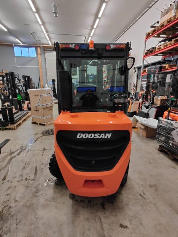 Doosan D35C-9 Dieselvastapainotrukki - Image 4