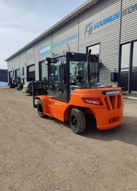 Myydään Doosan D70S-7 (Tulossa myyntiin)