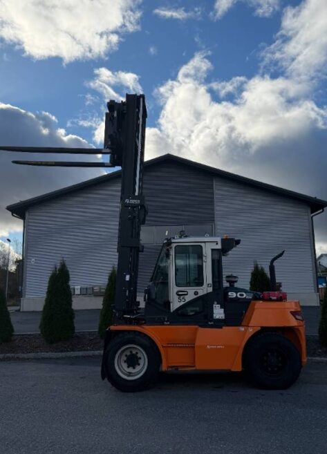 Myydään Doosan D90S-7