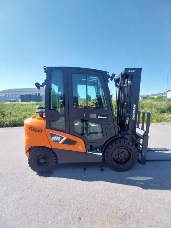 Doosan D30S-9 Vastapainotrukki - Image 4