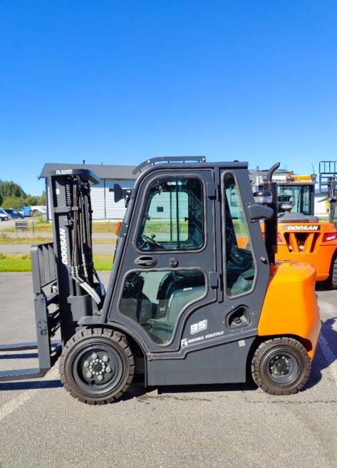 Myydään Doosan D35NXP dieseltrukki VAPAUTUU 19.5.2025 AH