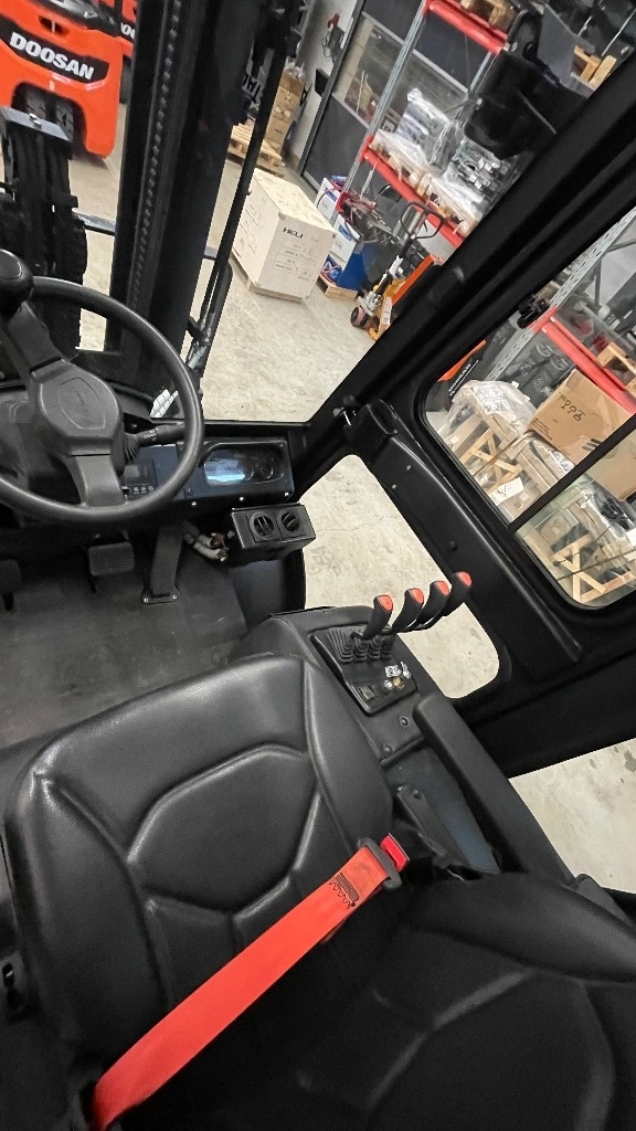 Doosan D35NXP vastapainotrukki - Image 6
