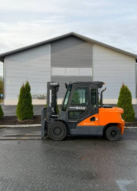 Myydään Doosan D50SC-7 Diesel