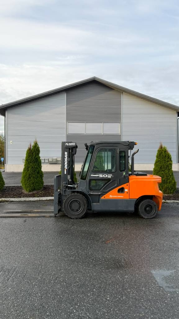 Myydään Doosan D50SC-7 Diesel