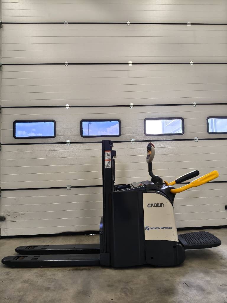 Myydään Crown DT3040