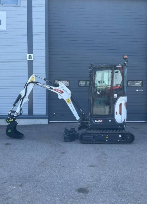 Myydään Bobcat E20z Kallistuvalla liittimellä
