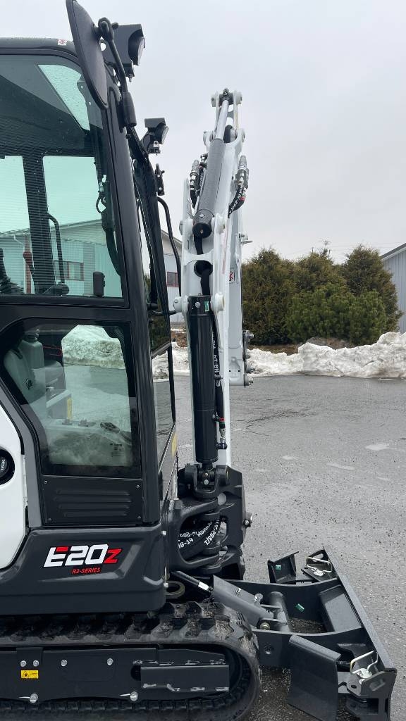 Bobcat E20z Kallistuvalla liittimellä - Image 17