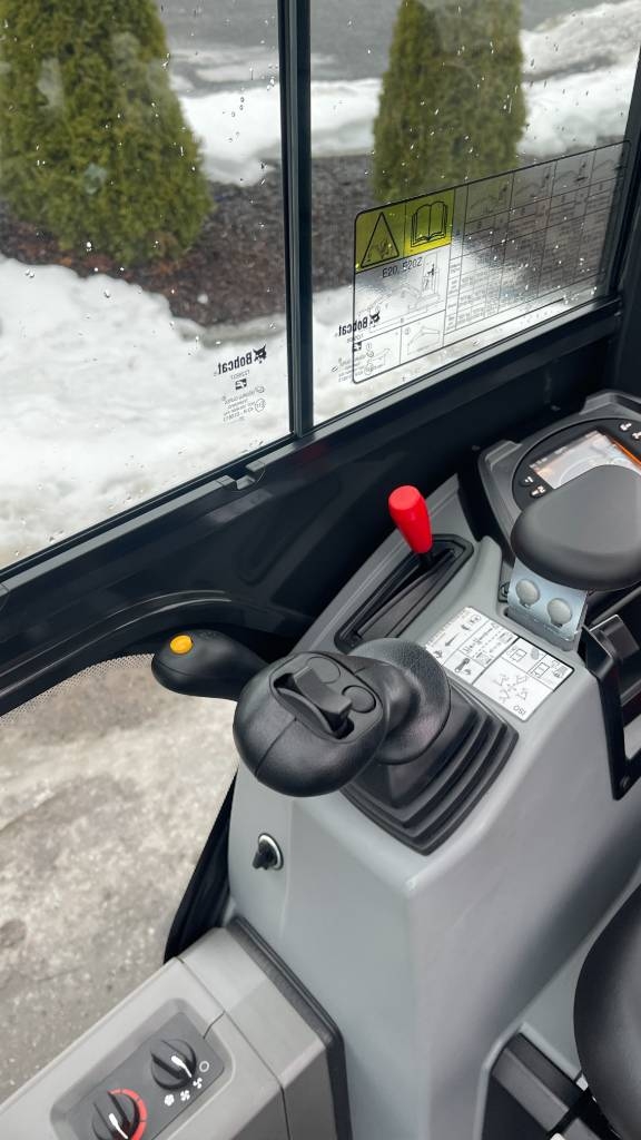 Bobcat E20z Kallistuvalla liittimellä - Image 21