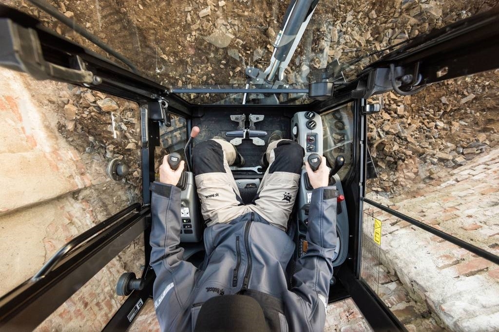 Bobcat E20z Kallistuvalla liittimellä - Image 30