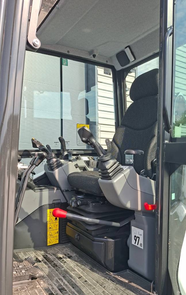 Bobcat E60 kaivinkone Engcon pyörittäjällä - Image 17
