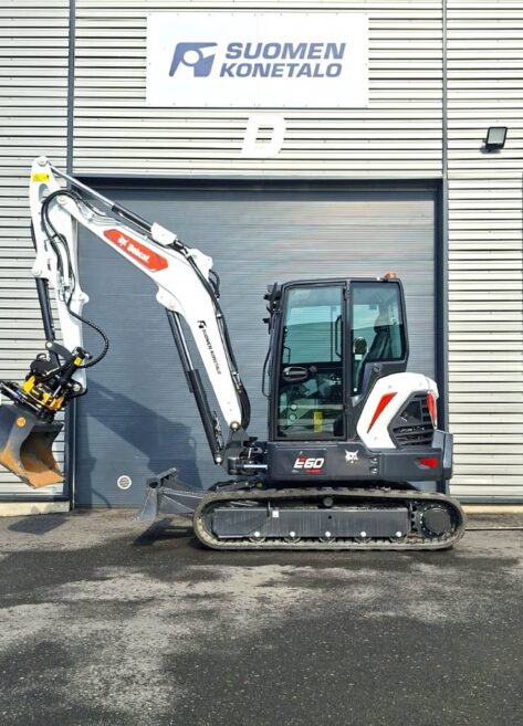 Myydään Bobcat E60 kaivinkone Engcon pyörittäjällä