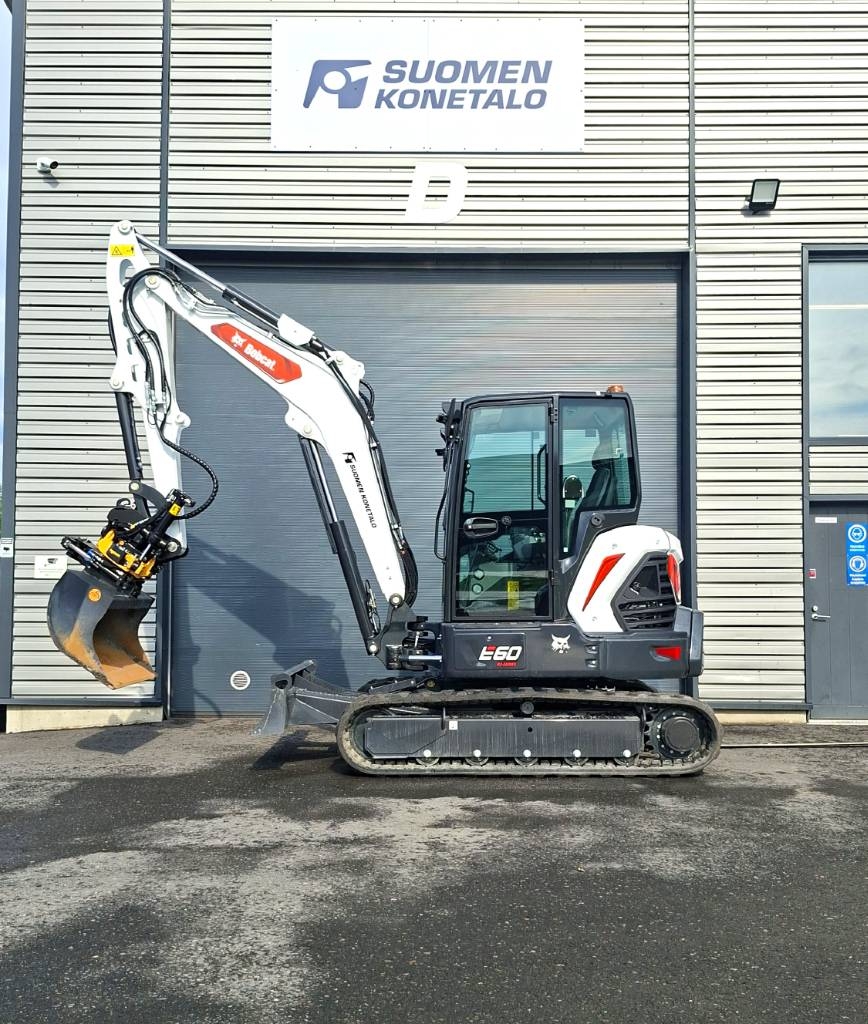 Myydään Bobcat E60 kaivinkone Engcon pyörittäjällä