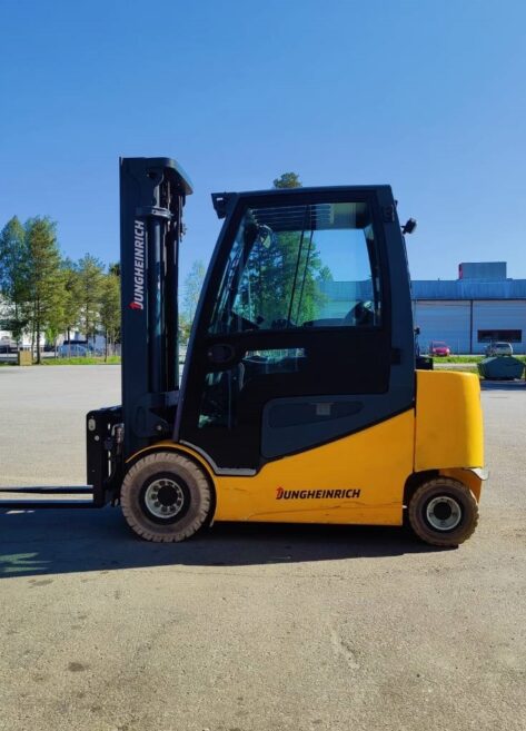 Myydään Jungheinrich EFG425S Sähkötrukki