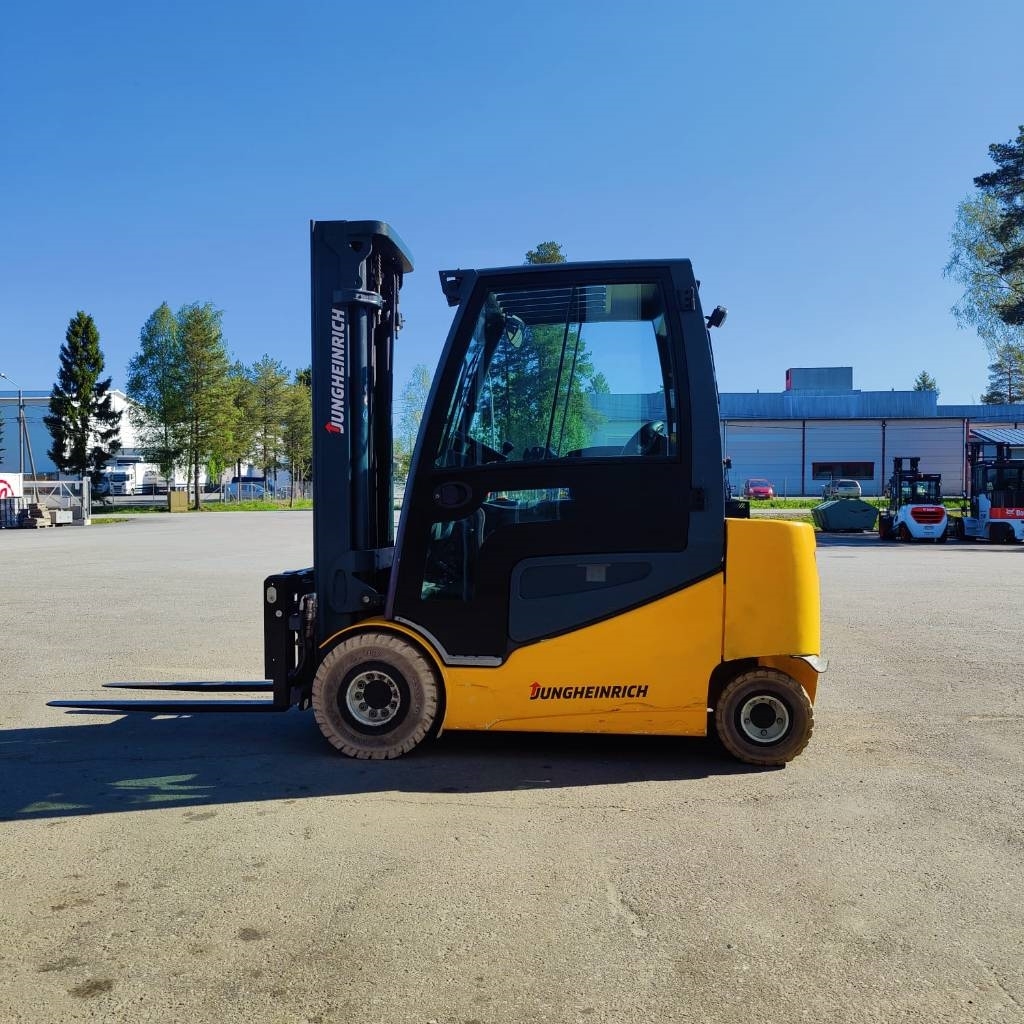 Myydään Jungheinrich EFG425S Sähkötrukki