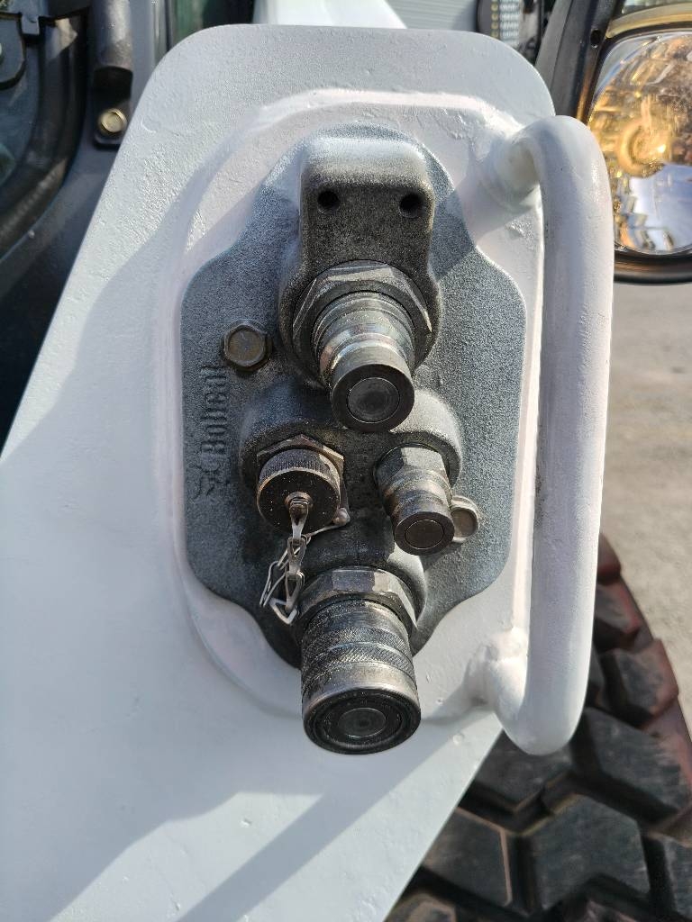 Bobcat S570 Liukuohjattu kuormaaja - Image 15