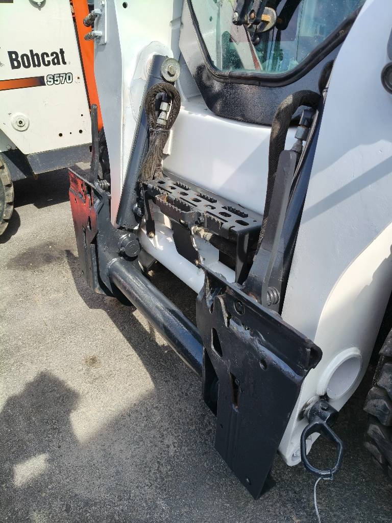 Bobcat S570 Liukuohjattu kuormaaja - Image 17
