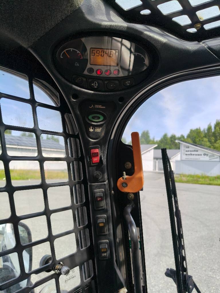 Bobcat S570 Liukuohjattu kuormaaja - Image 8