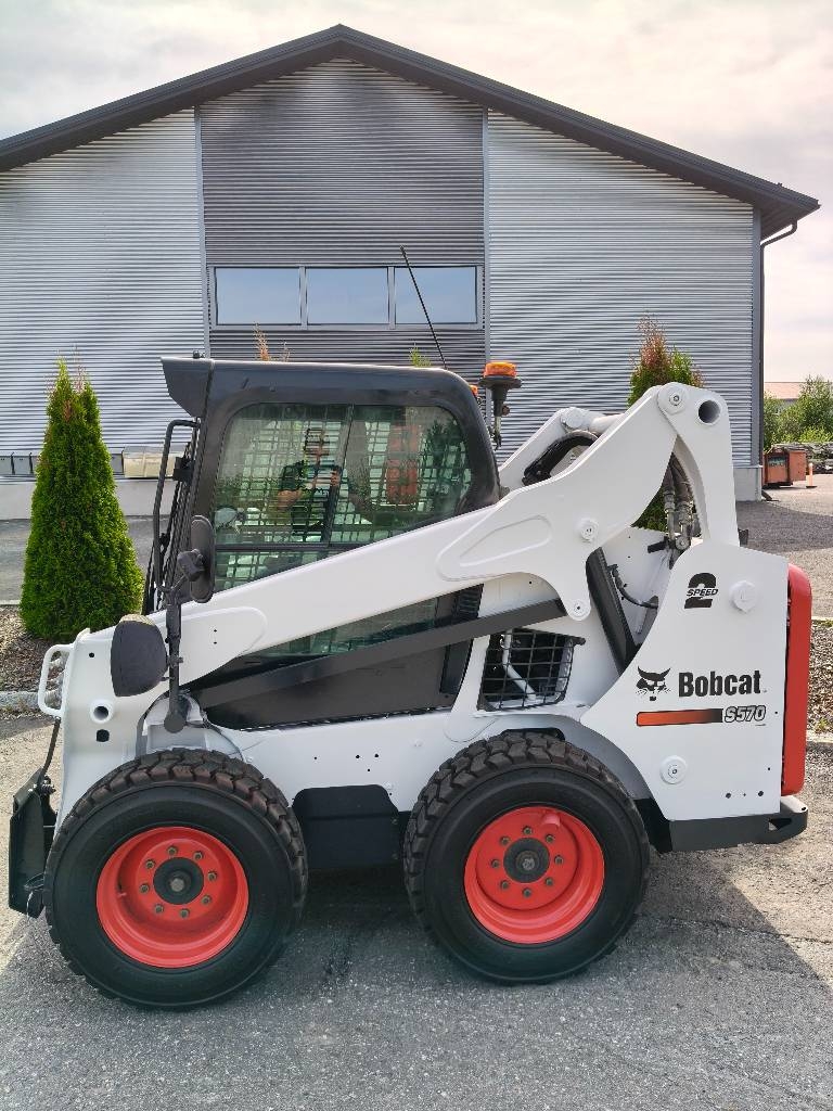 Myydään Bobcat S570 Liukuohjattu kuormaaja